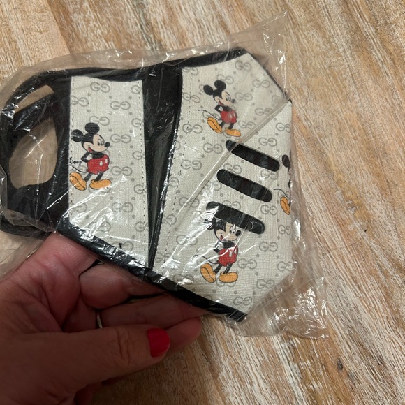 Re-Posh never used face mask excellent quality materials Mickey Mouse - Picture 4 of 7